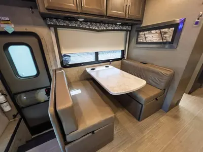 2022 Thor Motor Coach Magnitude photo 10