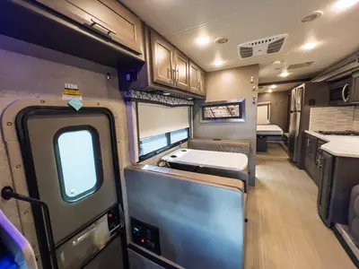 2022 Thor Motor Coach Magnitude photo 9