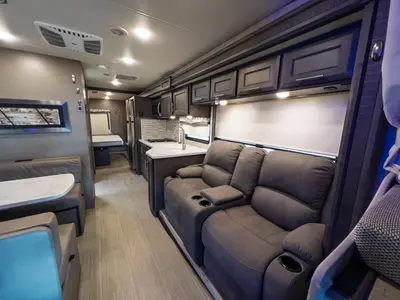 2022 Thor Motor Coach Magnitude photo 7