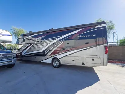2022 Thor Motor Coach Magnitude photo 25