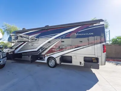 2022 Thor Motor Coach Magnitude photo 26