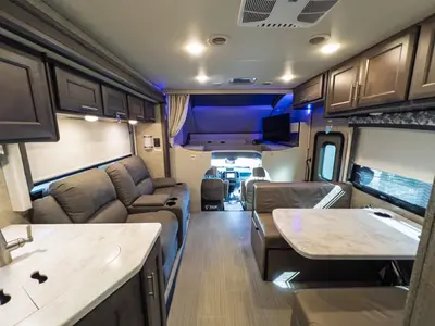 2022 Thor Motor Coach Magnitude photo 4