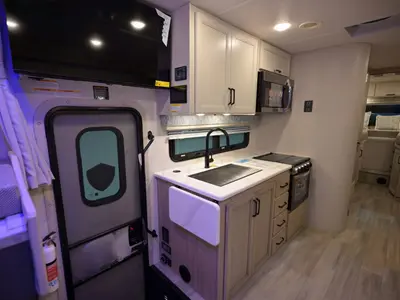 2027 Thor Motor Coach Omni photo 6