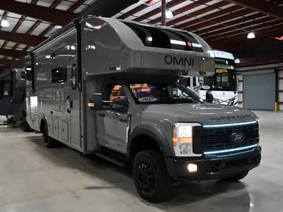2027 Thor Motor Coach Omni exterior