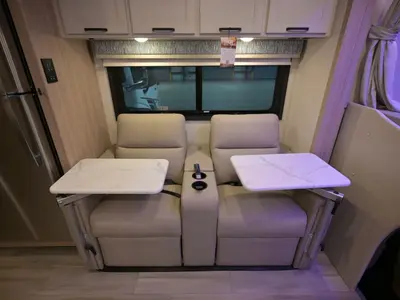 2027 Thor Motor Coach Omni photo 18