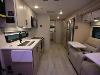 2027 Thor Motor Coach Omni photo 5
