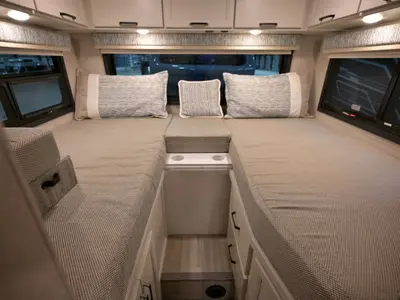 2027 Thor Motor Coach Omni photo 25