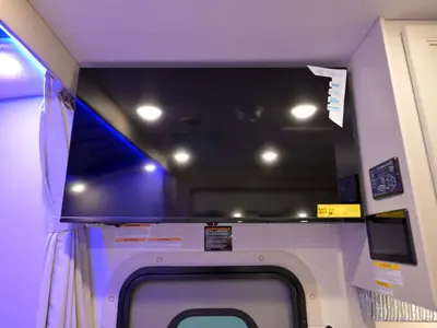 2027 Thor Motor Coach Omni photo 7