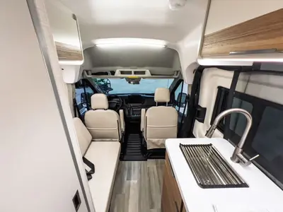 2027 Thor Motor Coach Talavera photo 5