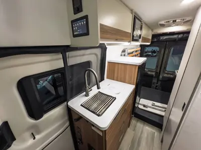 2027 Thor Motor Coach Talavera photo 9