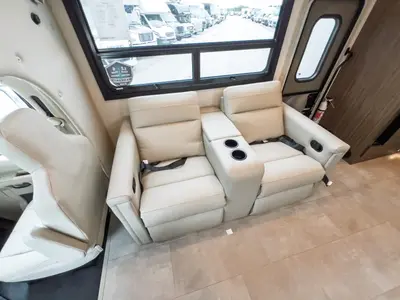 2027 Thor Motor Coach Quantum photo 10