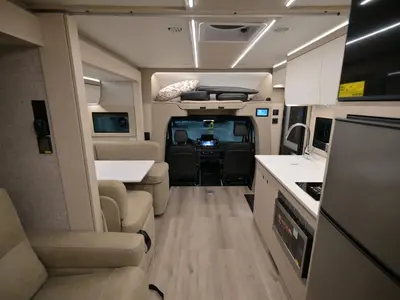 2027 Tiffin Motorhomes Wayfarer photo 3