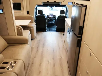 2027 Tiffin Motorhomes Wayfarer photo 3