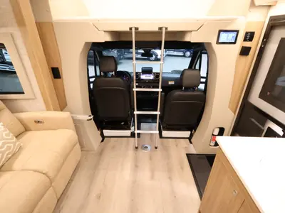 2027 Tiffin Motorhomes Wayfarer photo 4