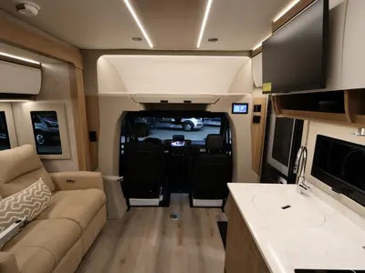 2027 Tiffin Motorhomes Wayfarer photo 3