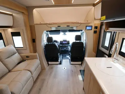 2027 Tiffin Motorhomes Wayfarer photo 3