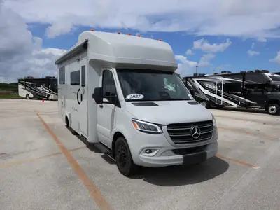2027 Tiffin Motorhomes Wayfarer exterior