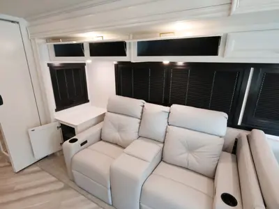 2027 Fleetwood Bounder photo 21