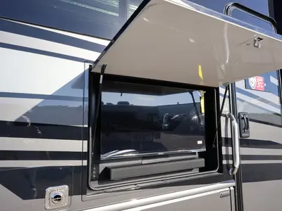 2027 Fleetwood Bounder photo 26