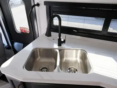 2027 Fleetwood Bounder photo 7