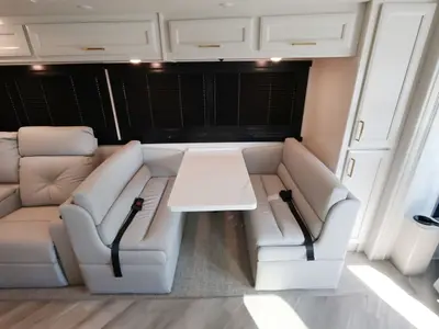 2027 Fleetwood Bounder photo 18