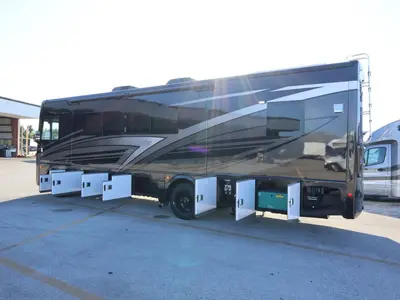 2027 Fleetwood Bounder photo 27