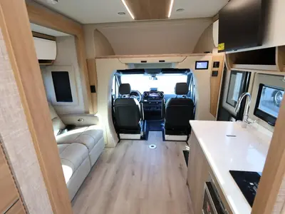 2027 Tiffin Motorhomes Wayfarer photo 3