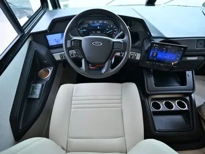 2027 Fleetwood Bounder photo 2