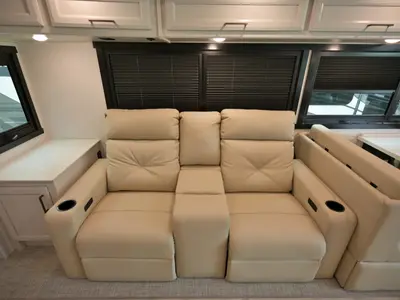 2027 Fleetwood Bounder photo 23