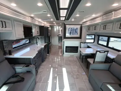2027 Fleetwood Discovery LXE photo 7