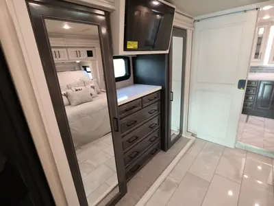 2027 Fleetwood Discovery LXE photo 26
