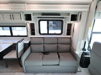 2027 Fleetwood Discovery LXE photo 21