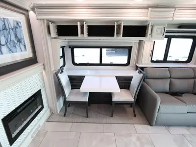 2027 Fleetwood Discovery LXE photo 23