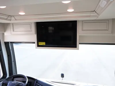 2027 Fleetwood Discovery LXE photo 4