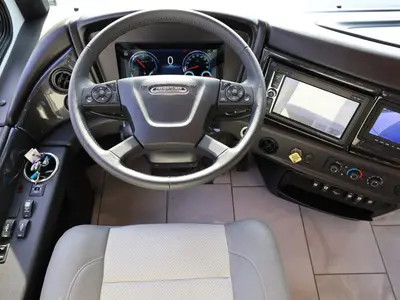 2027 Fleetwood Discovery LXE photo 2