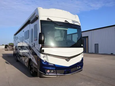 2027 Fleetwood Discovery LXE exterior