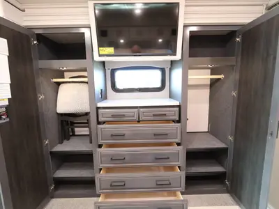 2027 Fleetwood Discovery LXE photo 27