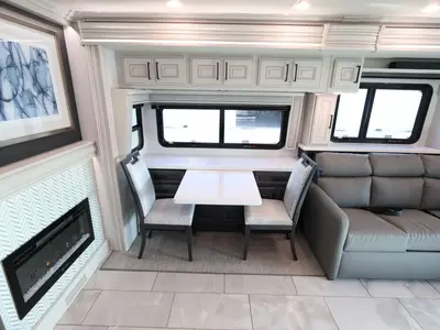 2027 Fleetwood Discovery LXE photo 22