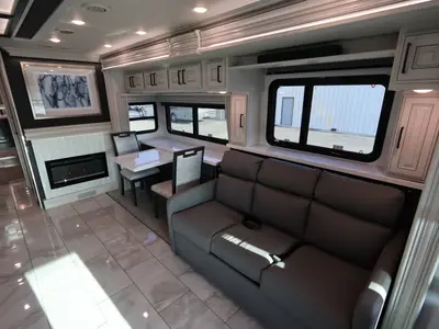 2027 Fleetwood Discovery LXE photo 19