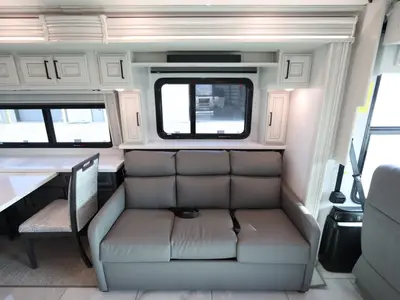 2027 Fleetwood Discovery LXE photo 20