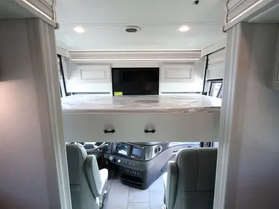 2027 Fleetwood Discovery LXE photo 6