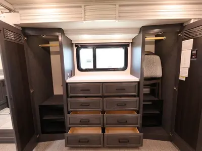 2027 Fleetwood Discovery LXE photo 26