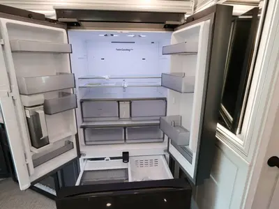 2027 Fleetwood Discovery LXE photo 22