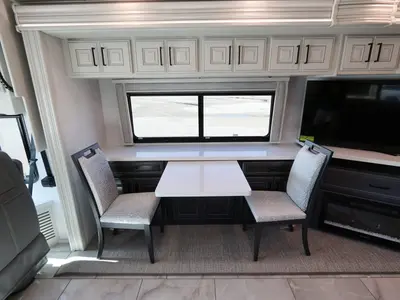2027 Fleetwood Discovery LXE photo 17