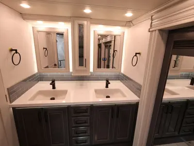 2027 Fleetwood Discovery LXE photo 27