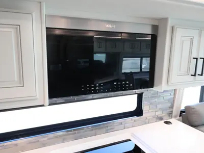 2027 Fleetwood Discovery LXE photo 12