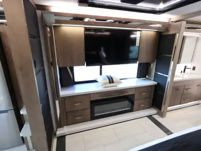 2027 Tiffin Motorhomes Zephyr photo 24