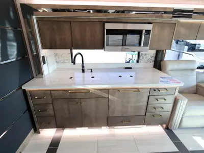 2027 Tiffin Motorhomes Zephyr photo 8