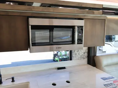 2027 Tiffin Motorhomes Zephyr photo 9