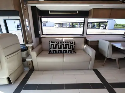 2027 Tiffin Motorhomes Zephyr photo 15